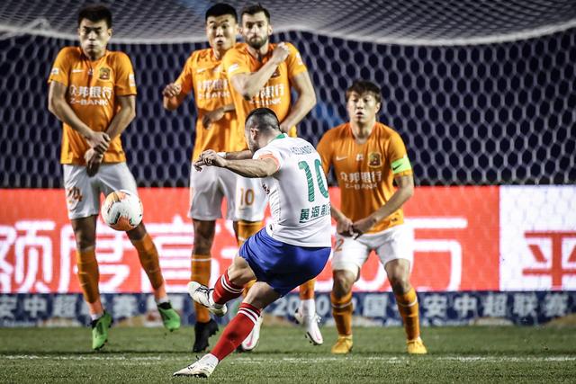 意甲-小基耶萨点射 尤文图斯1-1热那亚止连胜